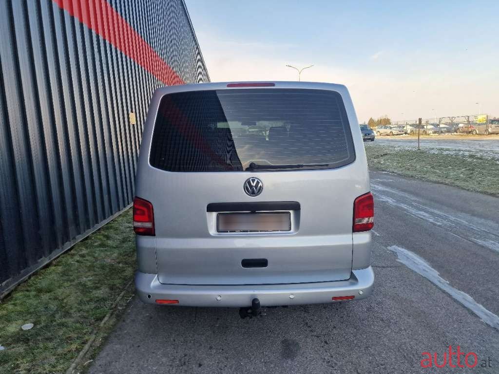 2010' Volkswagen Multivan photo #6