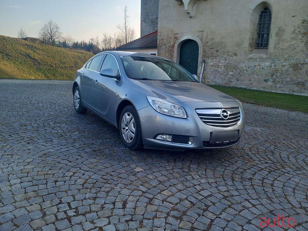 2010' Opel Insignia photo #2