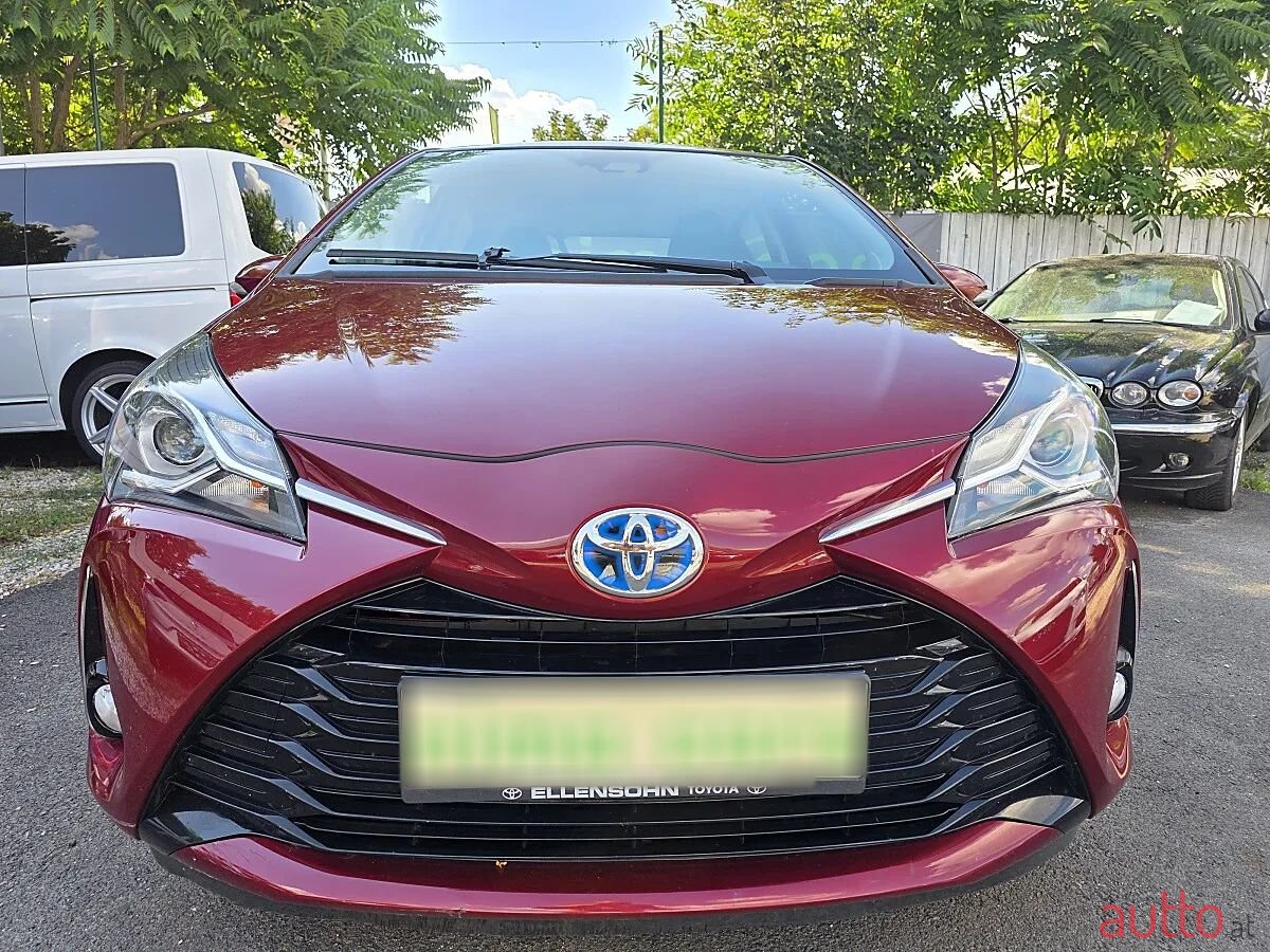 2017' Toyota Yaris photo #6