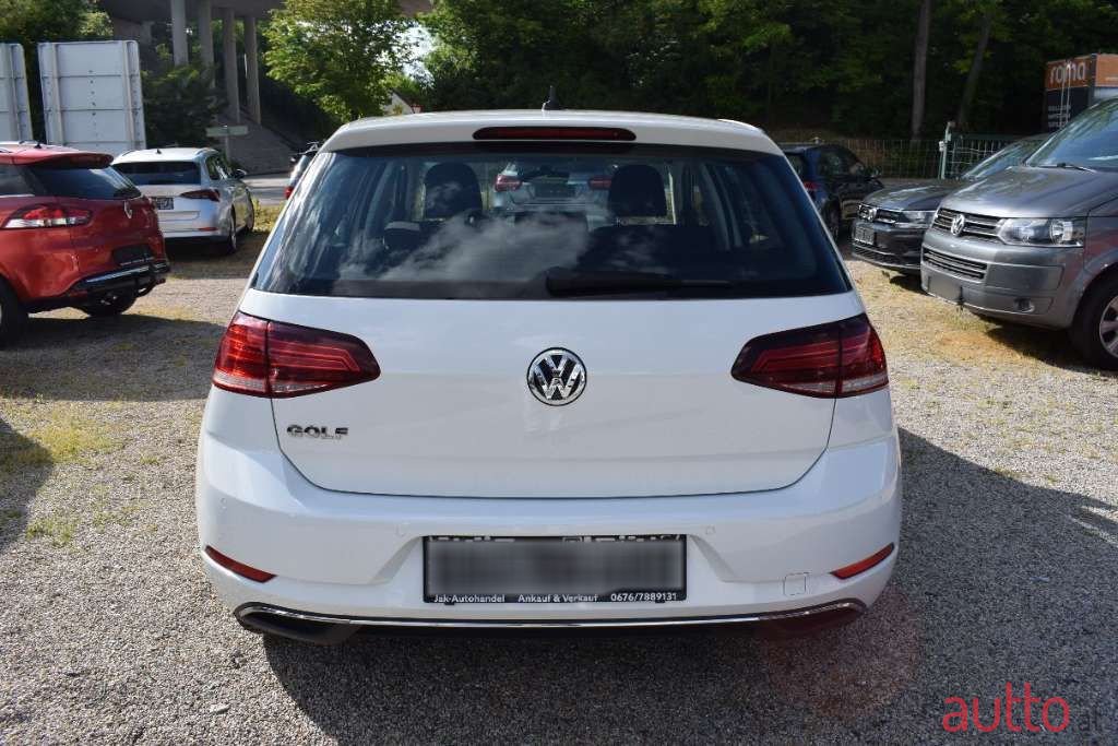 2018' Volkswagen Golf photo #5