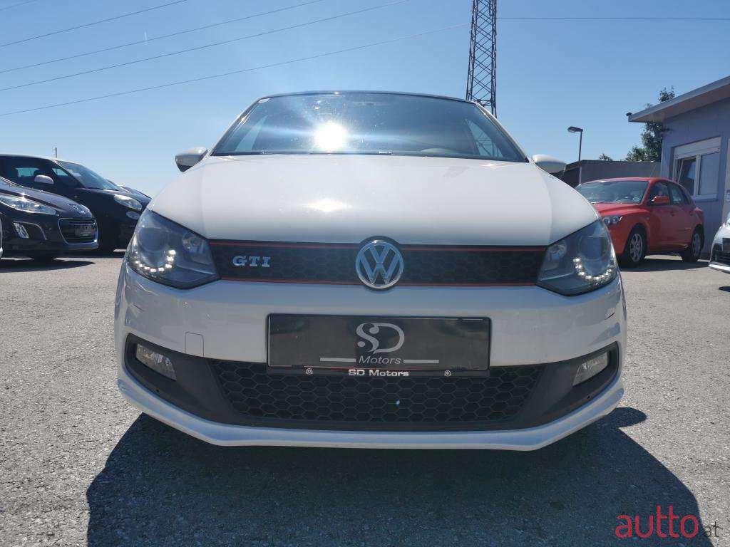 2011' Volkswagen Polo photo #3