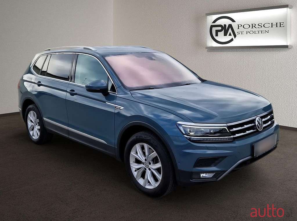 2021' Volkswagen Tiguan photo #3