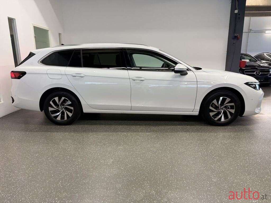 2024' Volkswagen Passat photo #4