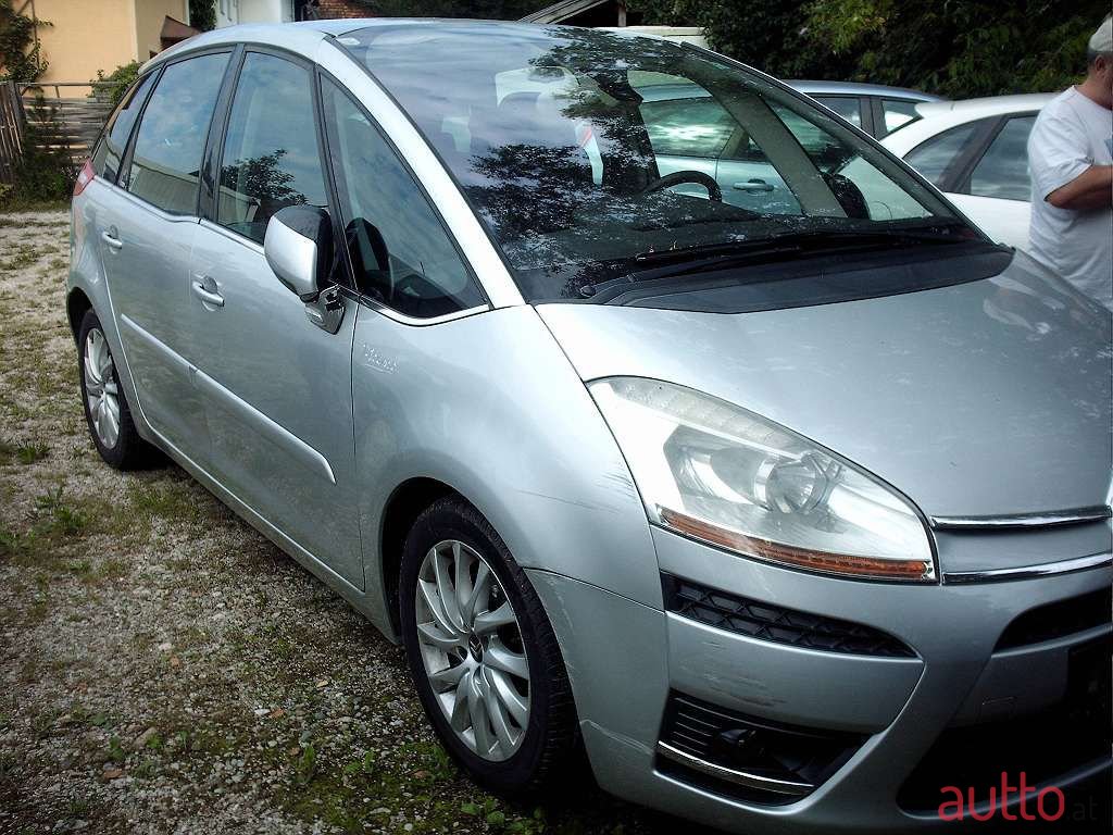2009' Citroen C4 Picasso photo #3