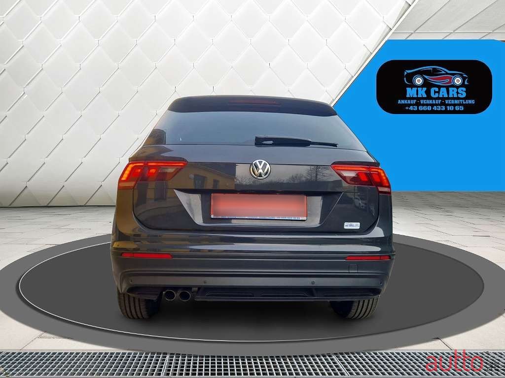 2017' Volkswagen Tiguan photo #3