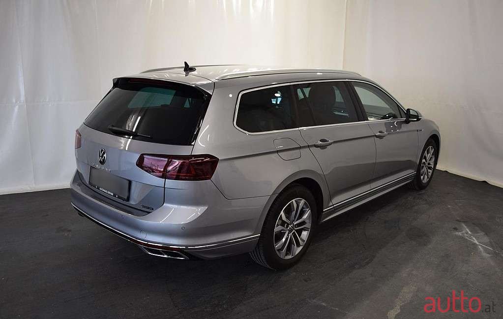 2021' Volkswagen Passat photo #3