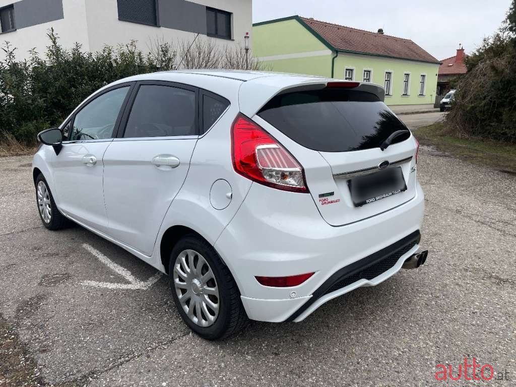 2015' Ford Fiesta photo #4