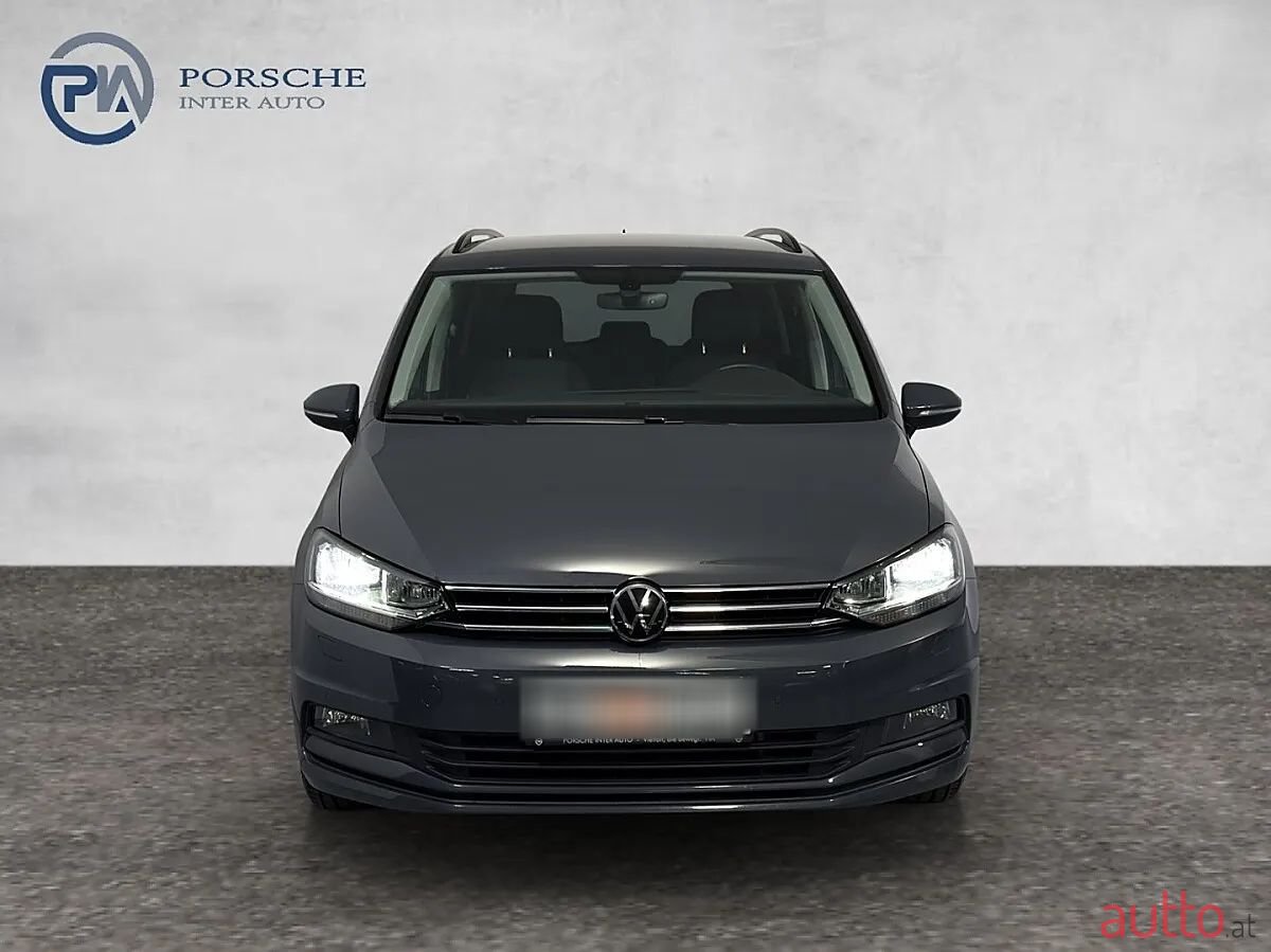 2021' Volkswagen Touran photo #2
