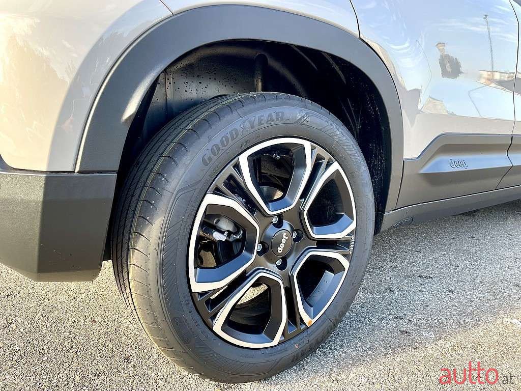 2023' Jeep Avenger photo #6