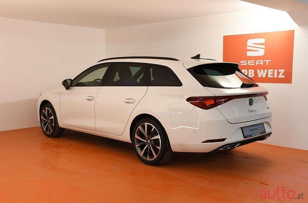 2022' SEAT Leon photo #3