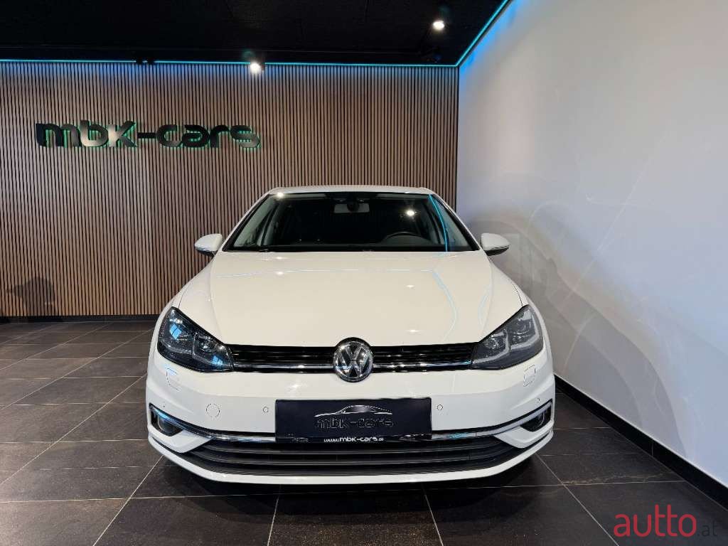 2017' Volkswagen Golf photo #2