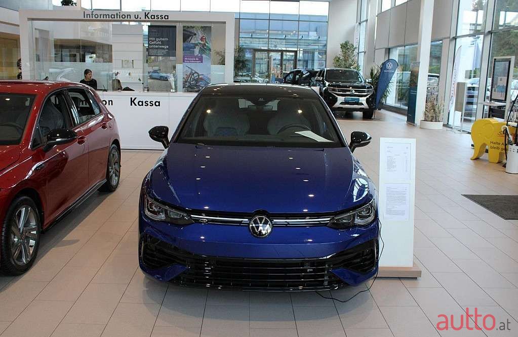 2023' Volkswagen Golf photo #3
