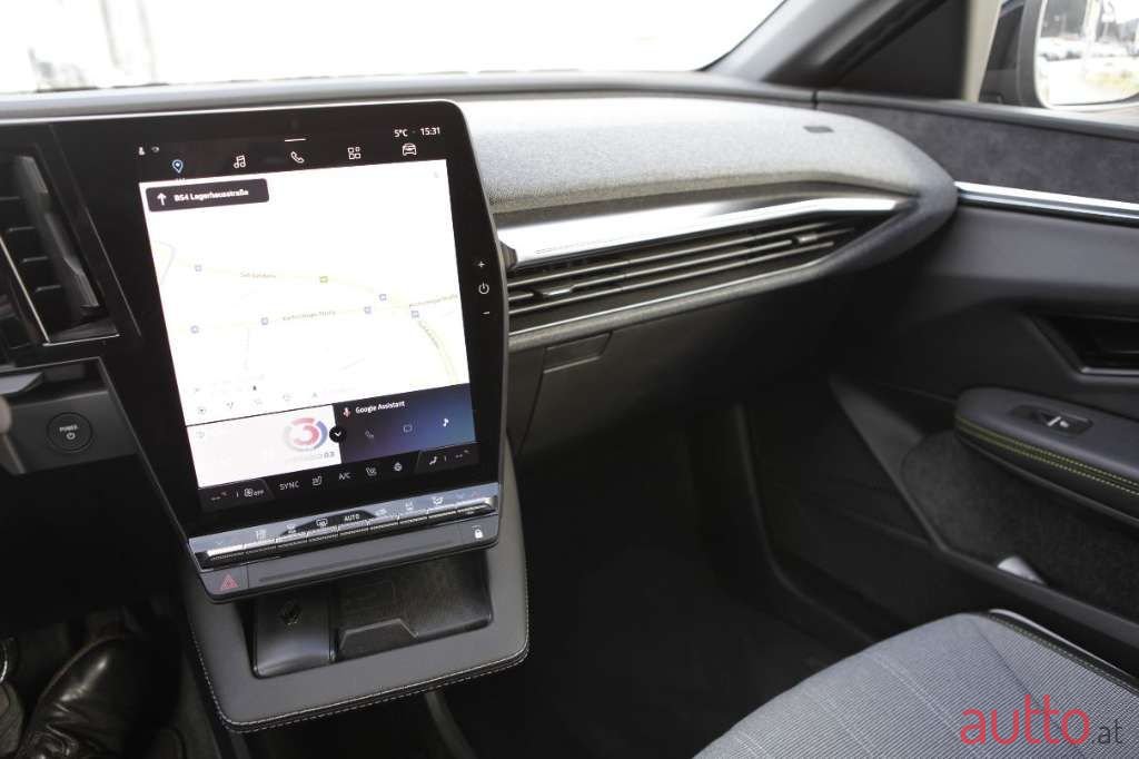 2022' Renault Megane photo #2