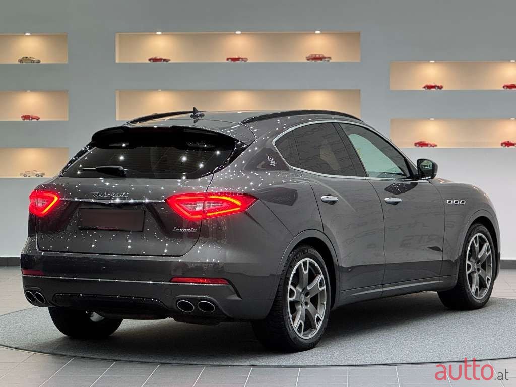 2017' Maserati Levante photo #4