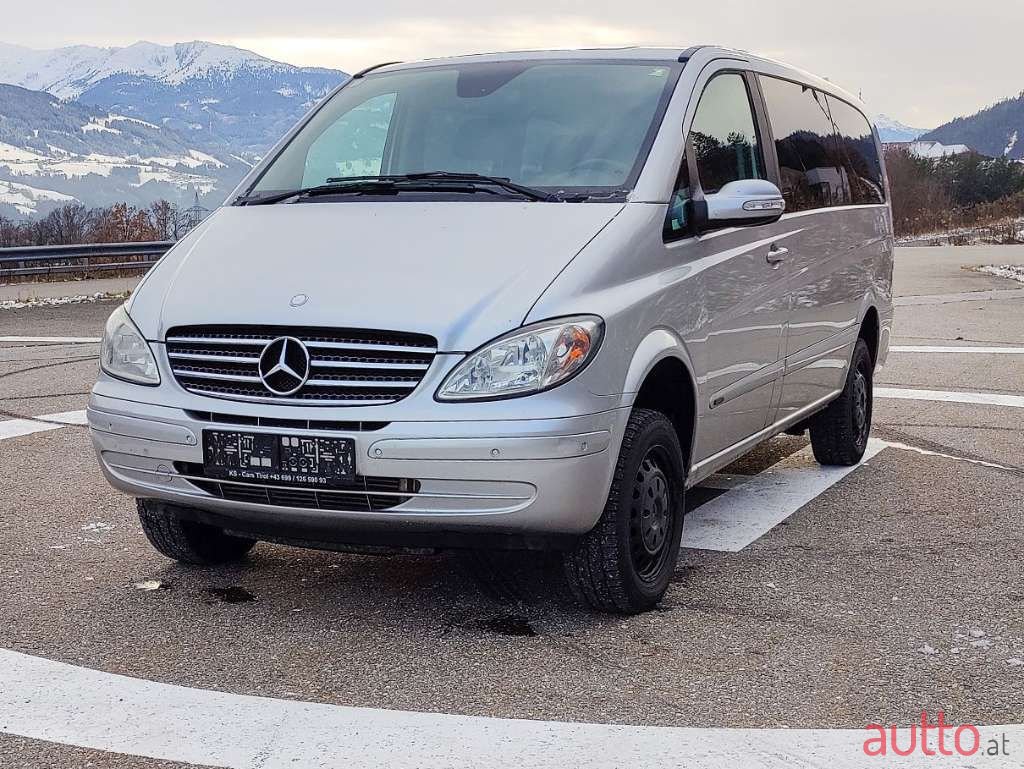 2009' Mercedes-Benz Viano photo #3
