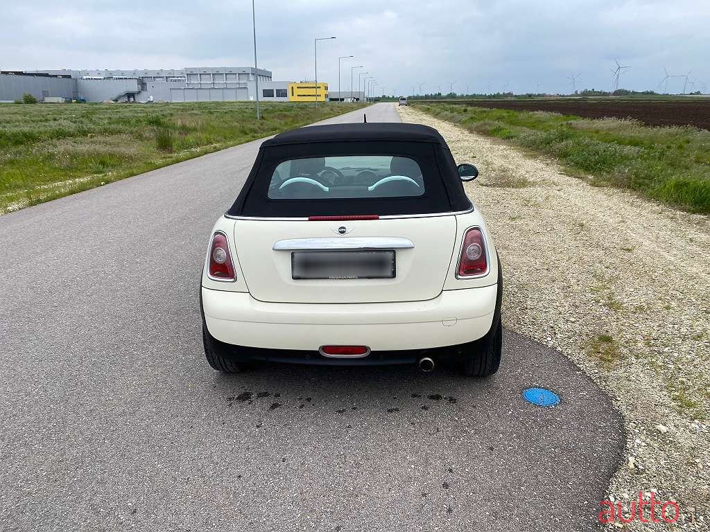 2010' MINI Cabrio photo #5