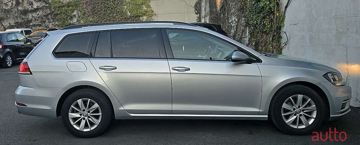 2019' Volkswagen Golf photo #5