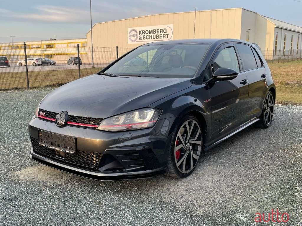 2016' Volkswagen Golf photo #1