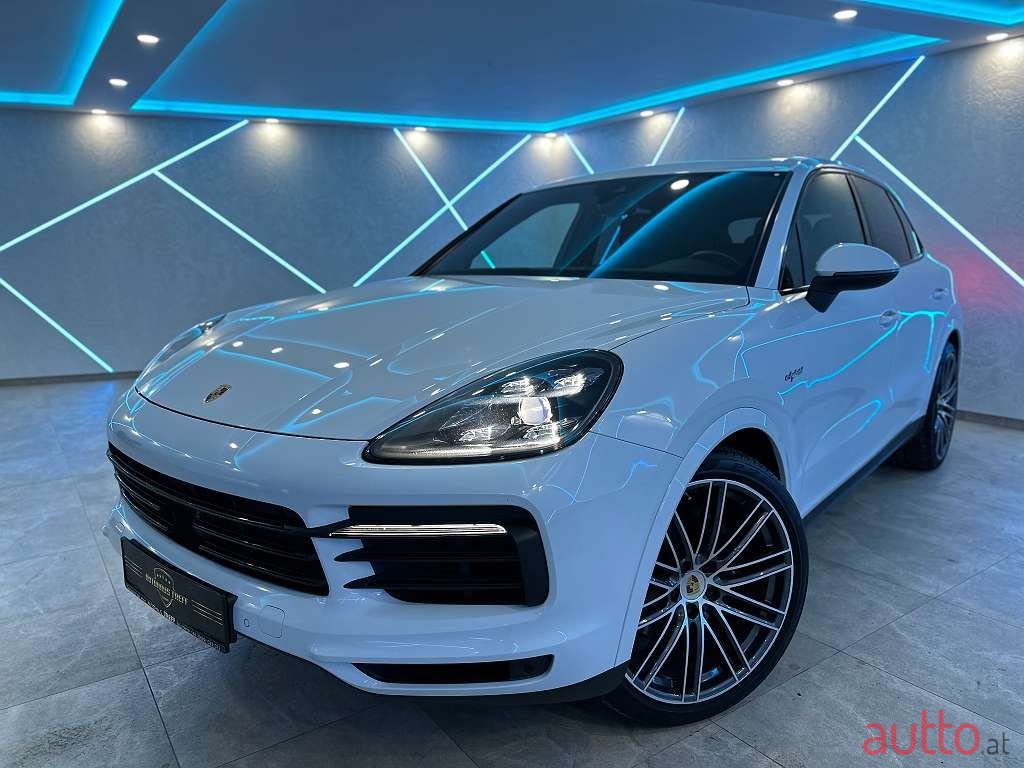 2020' Porsche Cayenne photo #4