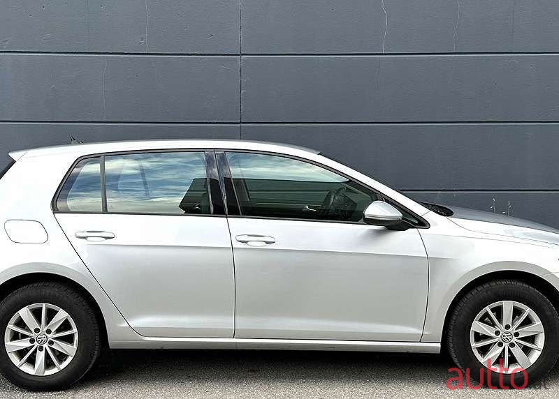 2019' Volkswagen Golf photo #4