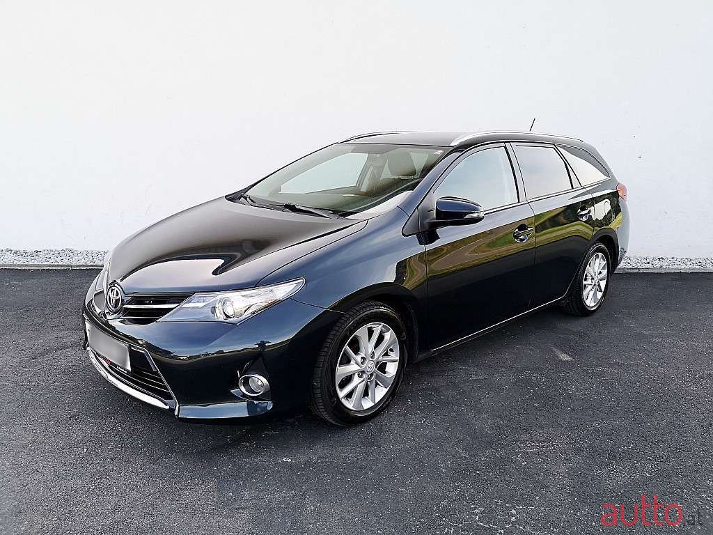 2014' Toyota Auris photo #1