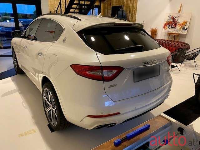 2017' Maserati Levante photo #2