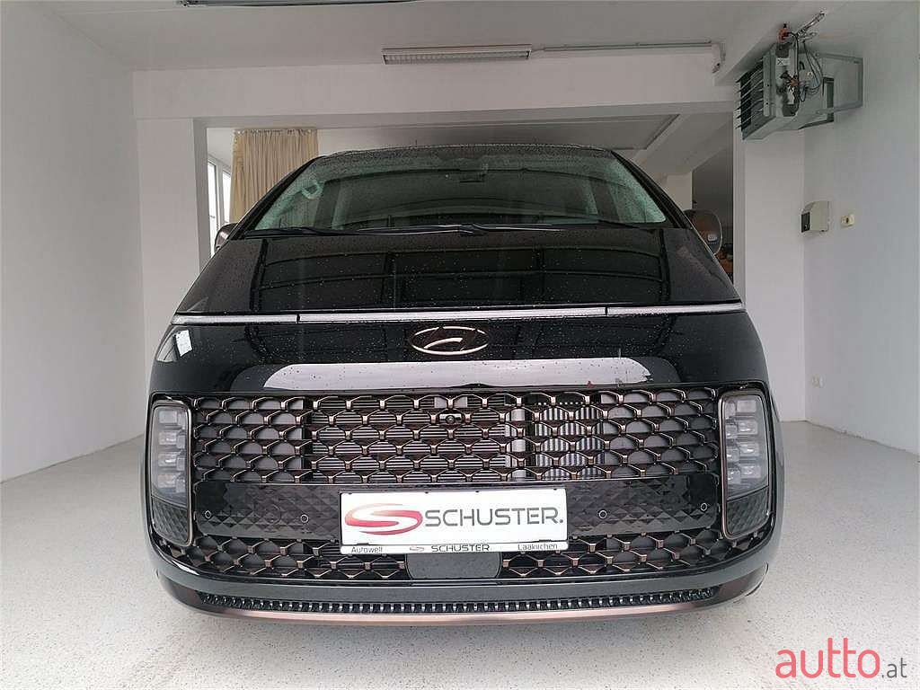 2022' Hyundai Staria photo #2