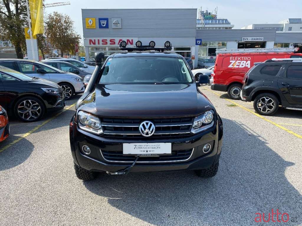 2011' Volkswagen Amarok photo #2