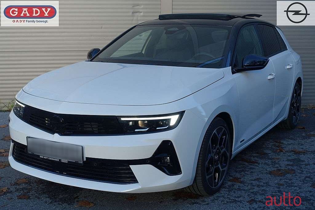 2022' Opel Astra photo #1