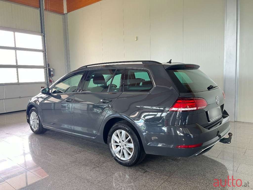 2019' Volkswagen Golf photo #5