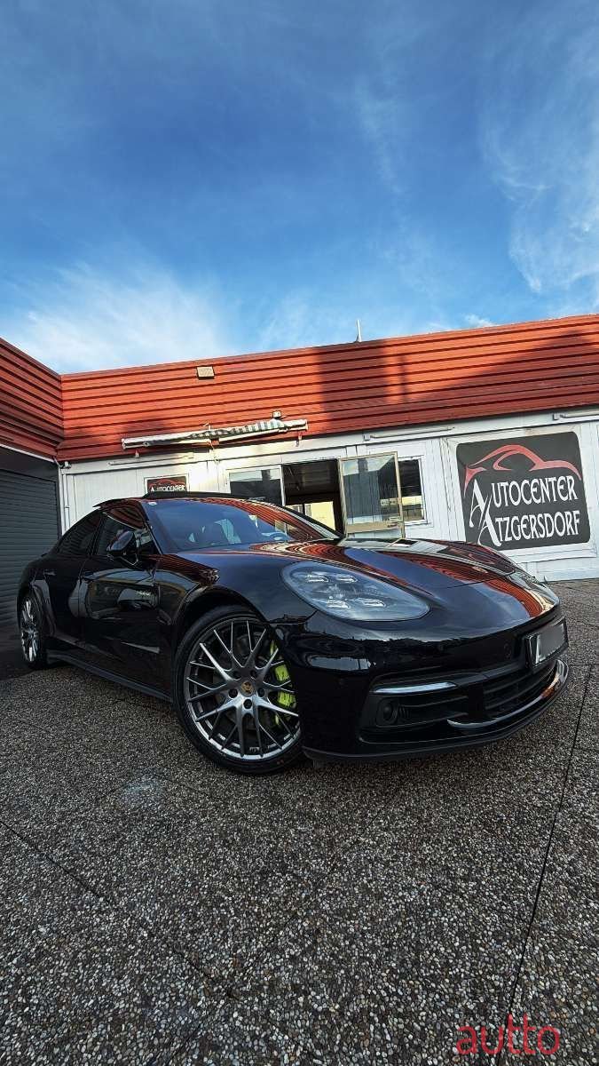 2019' Porsche Panamera photo #1