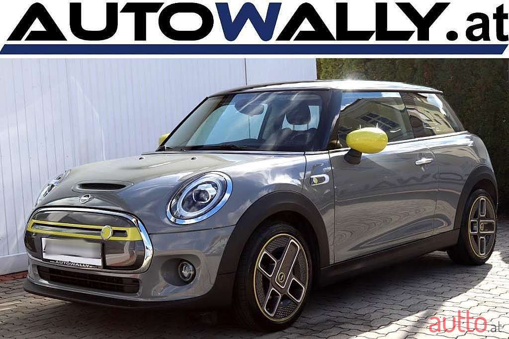 2020' MINI Cooper photo #1