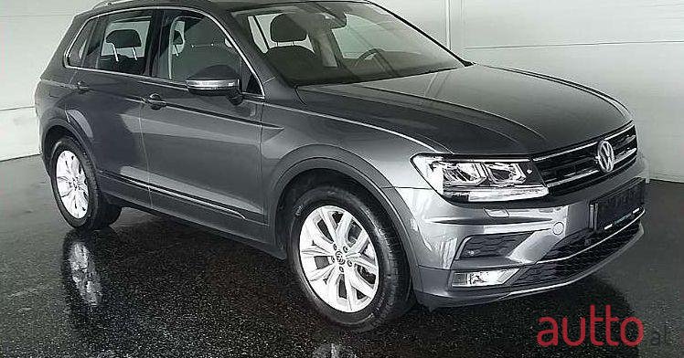 2016' Volkswagen Tiguan photo #1