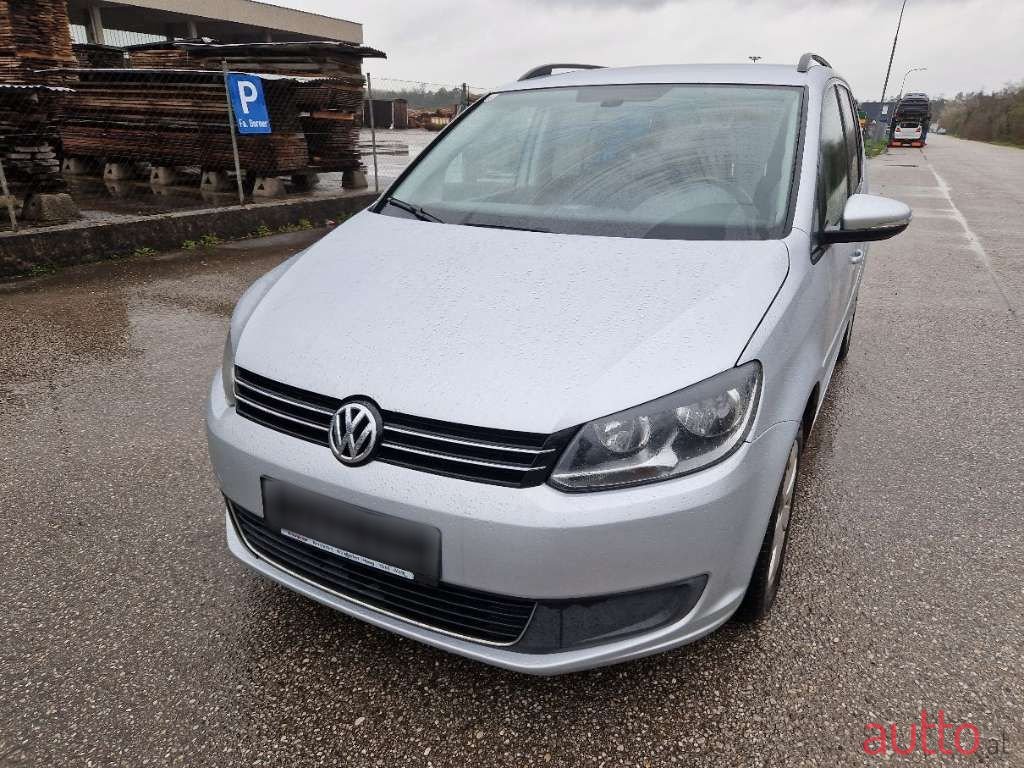 2010' Volkswagen Touran photo #2