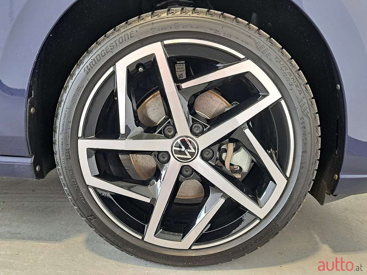 2024' Volkswagen Golf photo #5