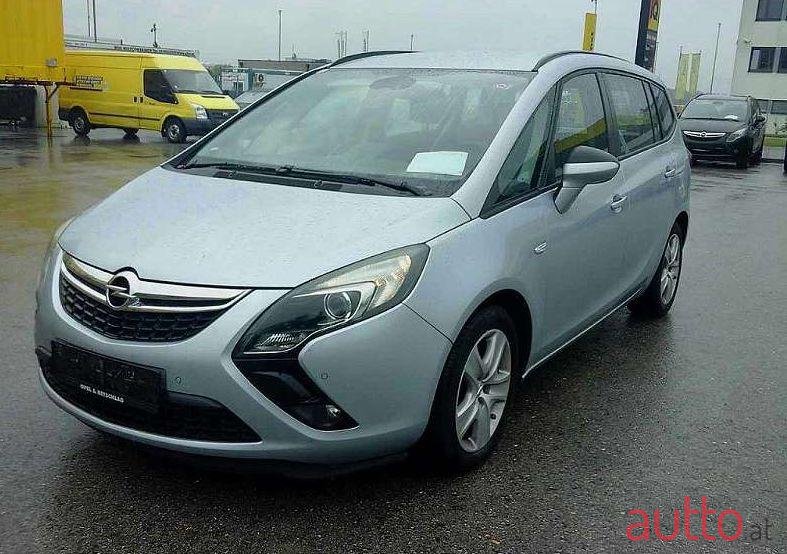 2016' Opel Zafira photo #1