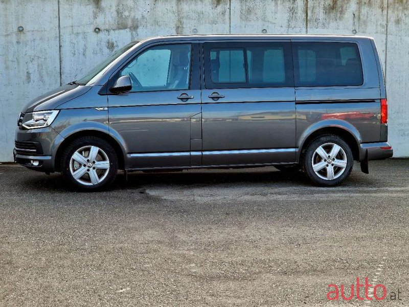 2016' Volkswagen Multivan photo #2