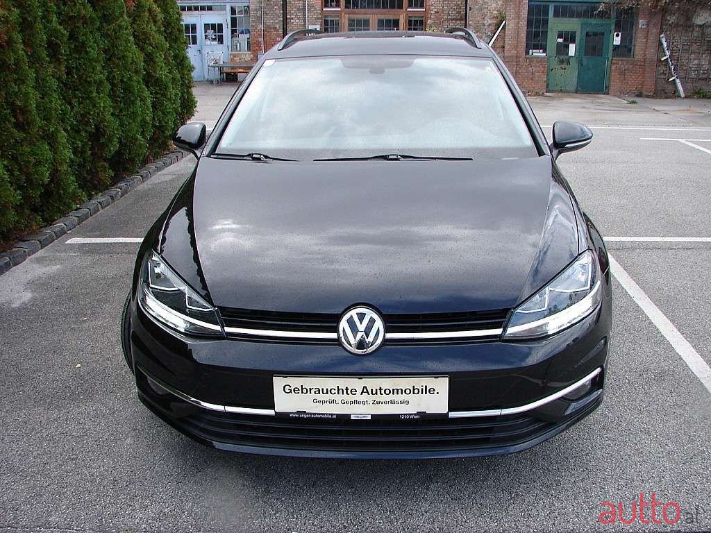 2019' Volkswagen Golf photo #6