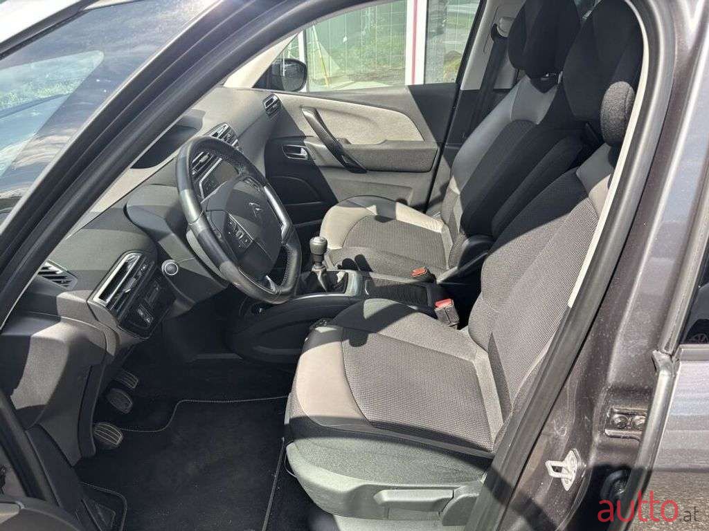 2017' Citroen C4 Picasso photo #3