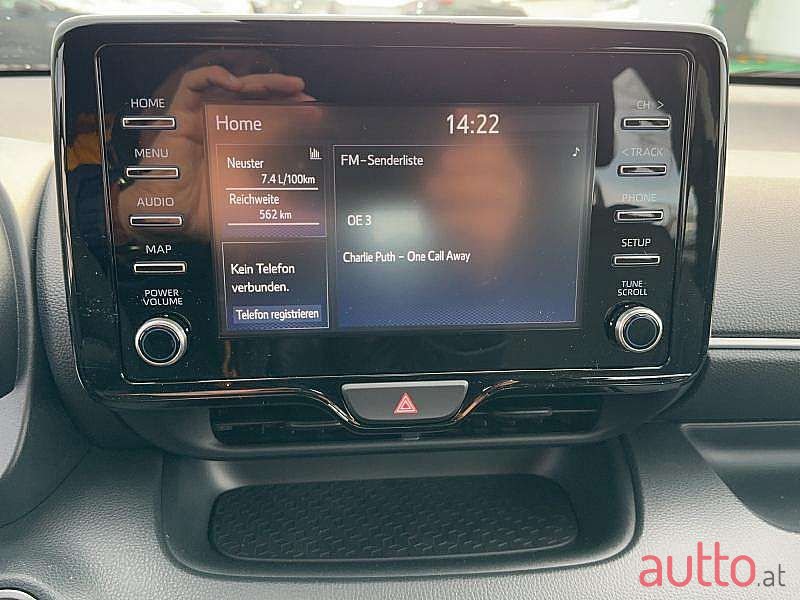 2023' Toyota Yaris photo #2