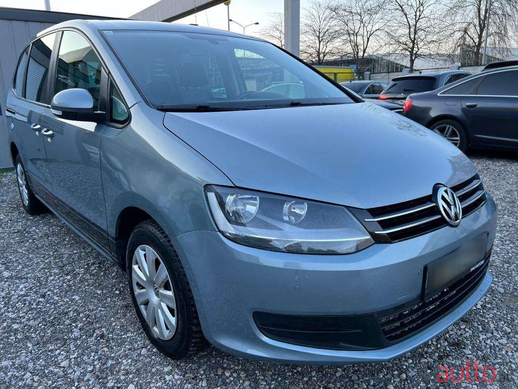 2011' Volkswagen Sharan photo #5