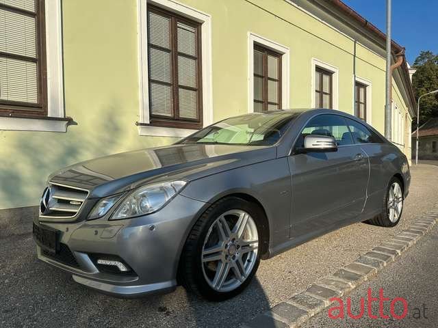 2010' Mercedes-Benz E-Klasse photo #1