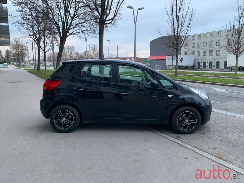 2012' Kia Venga photo #2