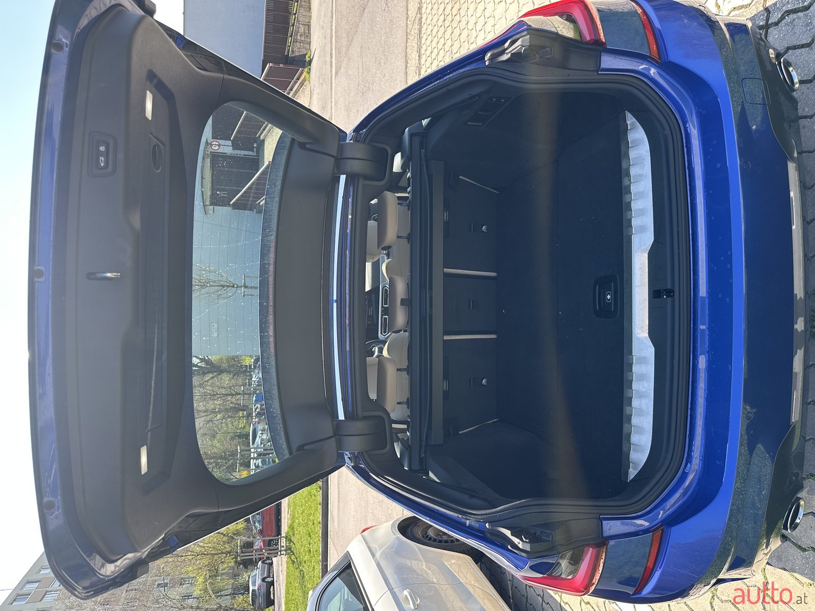 2022' BMW 3 Series Touring 330E Hybrid photo #4