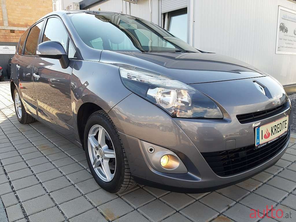 2011' Renault Grand Scenic photo #1