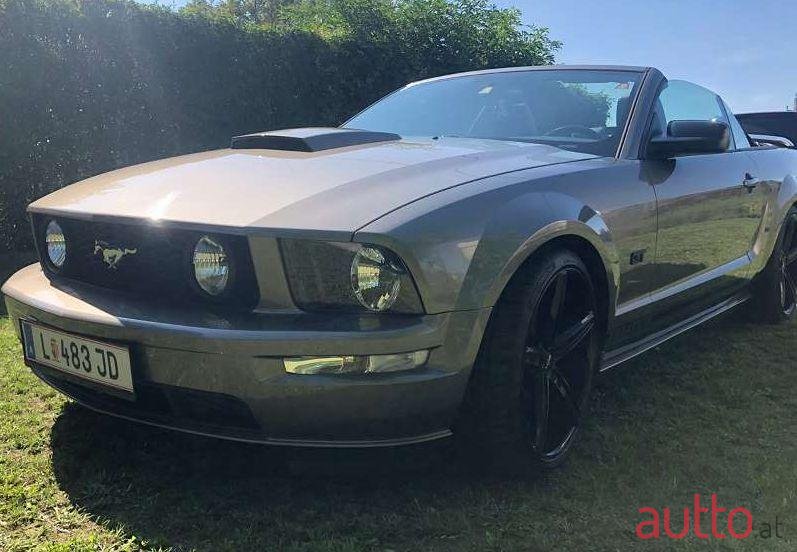 2005' Ford Mustang photo #1