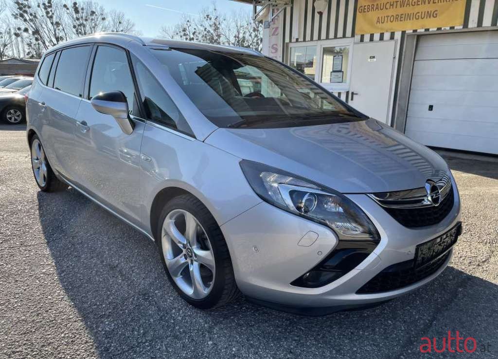 2013' Opel Zafira photo #6