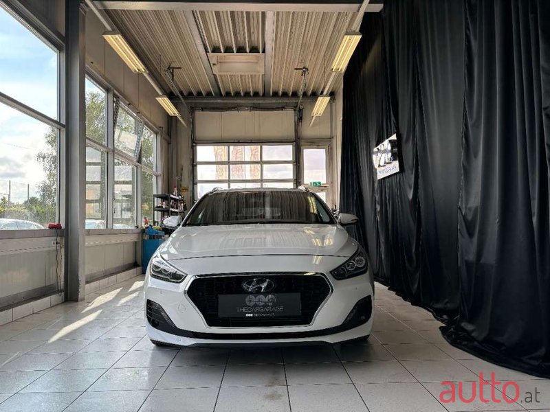 2020' Hyundai i30 photo #2