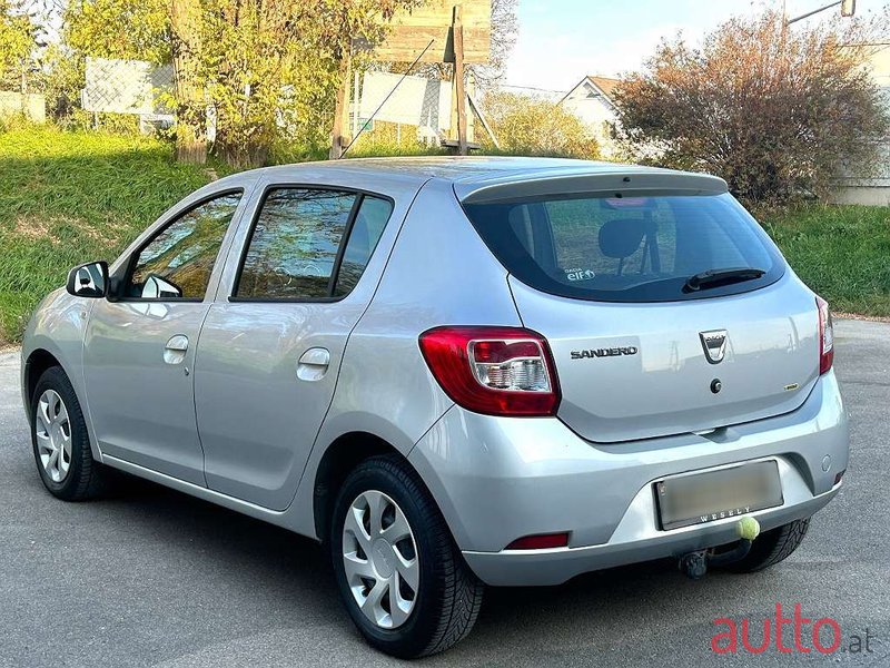 2016' Dacia Sandero photo #6