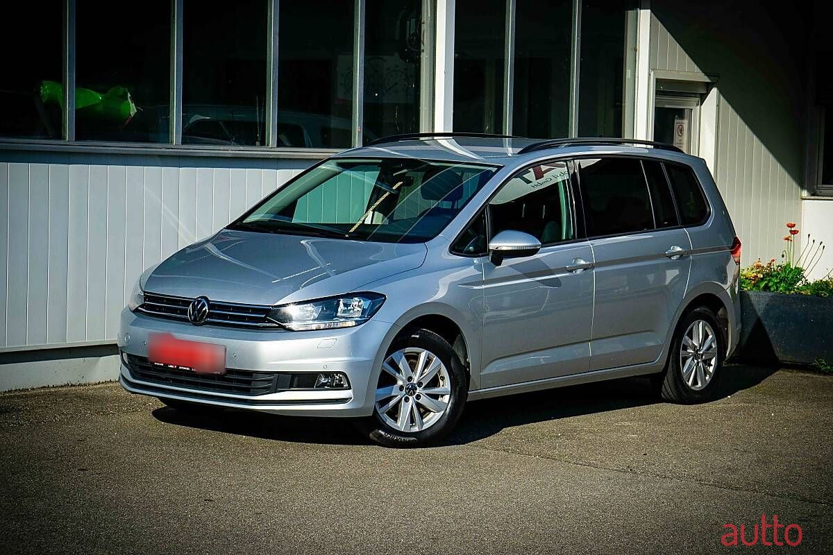 2022' Volkswagen Touran photo #4